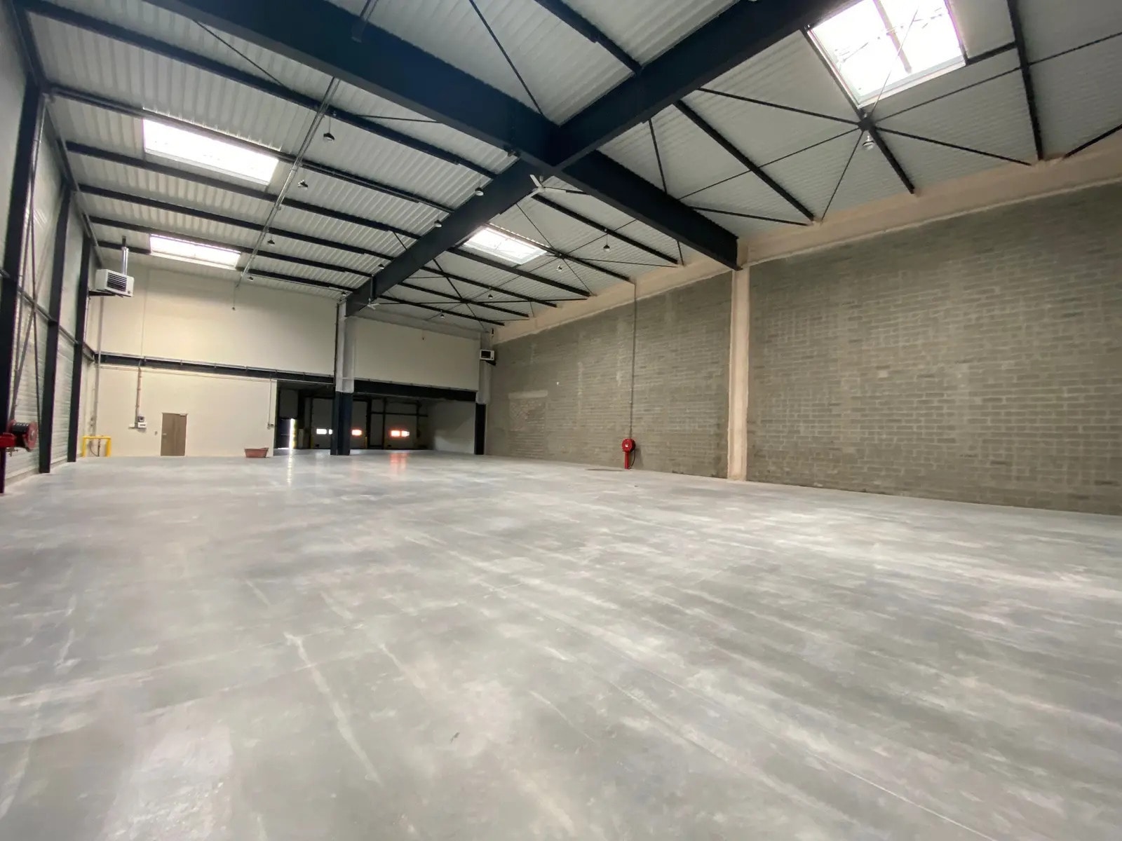 Local d'activités dans Soisy-sous-Montmorency à vendre Photo de l’immeuble– Image 1 sur 2