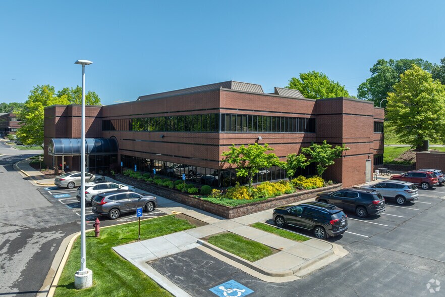 5330 N Oak Tfwy, Kansas City, MO à louer - Photo principale – Image 1 sur 5