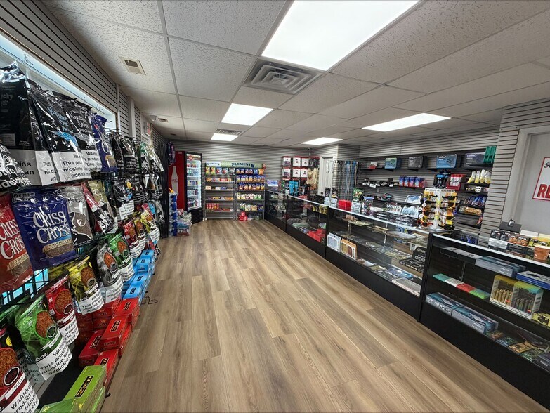 6185 Dixie Hwy, Bridgeport, MI à vendre - Photo intérieure – Image 2 sur 7