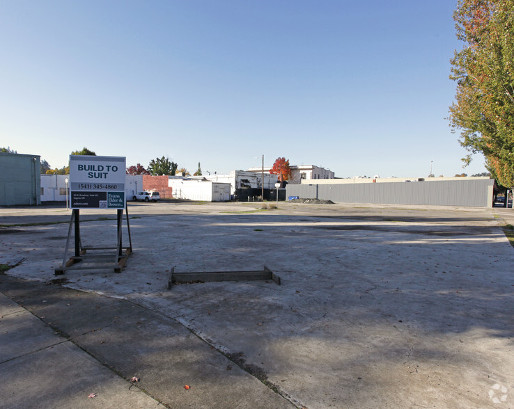 5th A St, Springfield, OR à louer - Photo principale – Image 1 sur 3