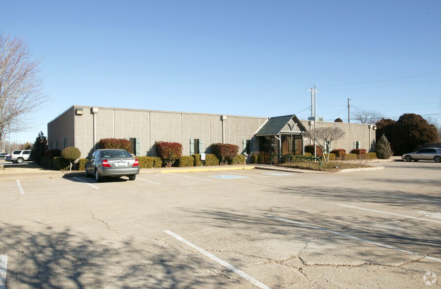 2110-2120 S Broadway, Edmond, OK à louer - Photo de l’immeuble – Image 3 sur 20