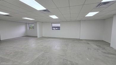 1250 E Hallandale Beach Blvd, Hallandale Beach, FL à louer Photo intérieure– Image 1 sur 4