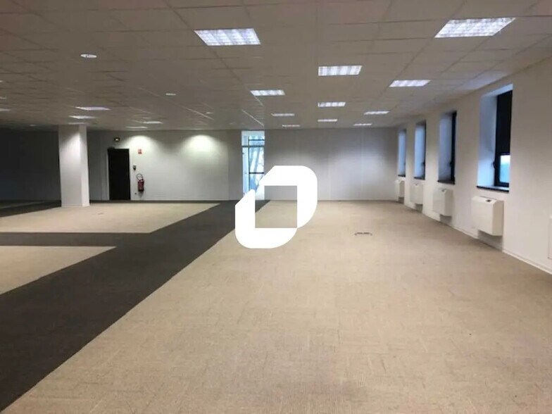 Bureau dans SAINT-OUEN-L'AUMONE à louer - Photo de l’immeuble – Image 1 sur 7