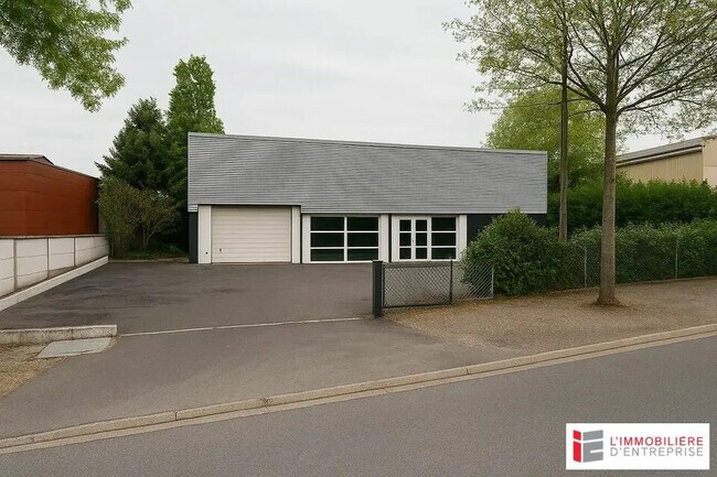 Plus de détails pour Local d'activités à louer