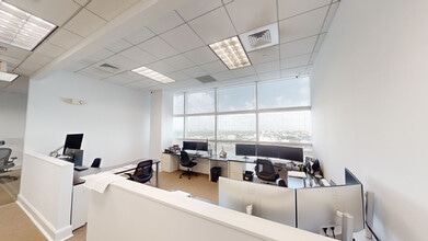 175 SW 7th St, Miami, FL à louer Photo intérieure– Image 1 sur 30