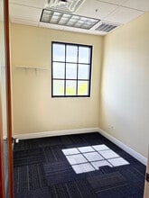 2100 SE Hillmoor Dr, Port Saint Lucie, FL à louer Photo intérieure– Image 2 sur 4