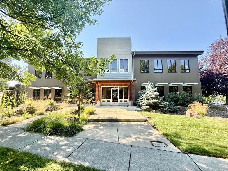 255 SW Bluff Dr, Bend, OR à vendre - Photo de l’immeuble – Image 2 sur 12