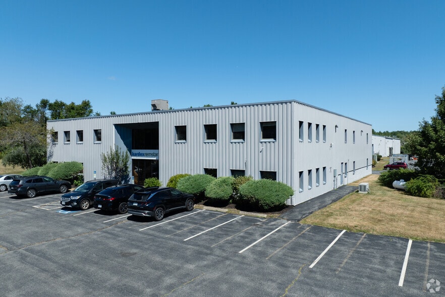 41 Eisenhower Dr, Westbrook, ME à vendre - Photo principale – Image 1 sur 4