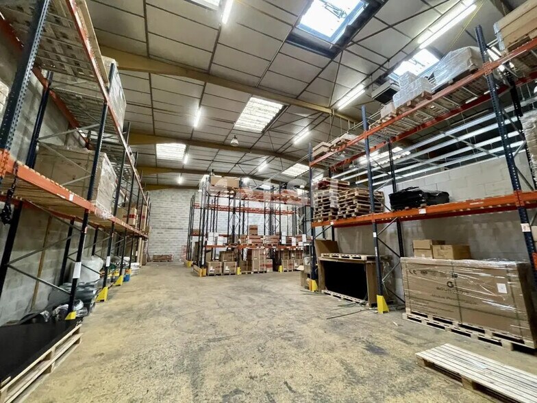 Local commercial dans Irigny à louer - Photo de l’immeuble – Image 1 sur 6