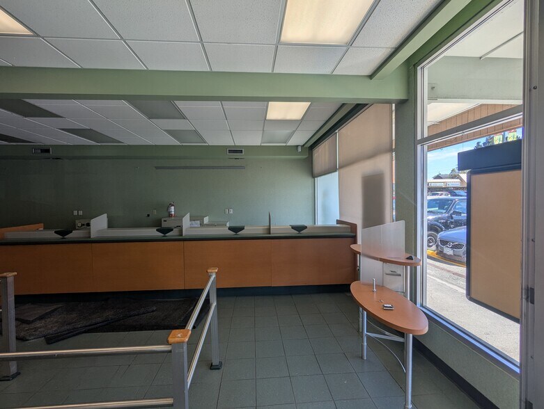 1516-1590 Fairfield Rd, Victoria, BC à louer - Photo intérieure – Image 3 sur 5