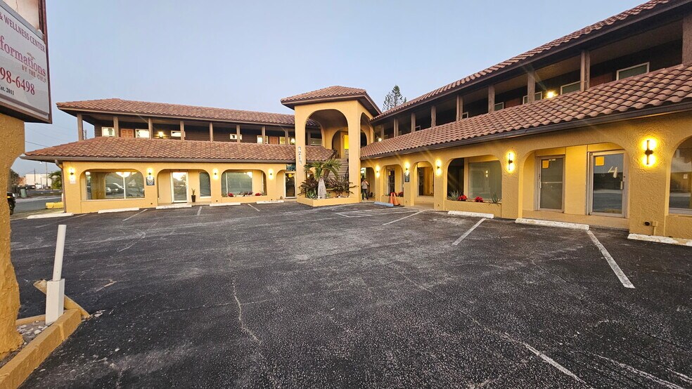 7217 Gulf Blvd, Saint Petersburg, FL à louer - Photo de l’immeuble – Image 2 sur 6