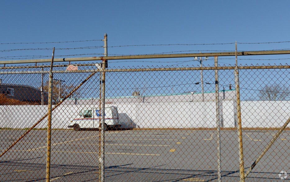 223 Kempton St, New Bedford, MA à vendre - Photo de l’immeuble – Image 1 sur 2