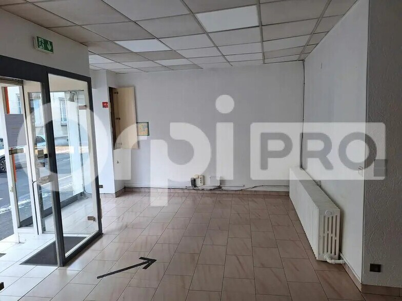 Local commercial dans Compiègne à louer - Photo de l’immeuble – Image 3 sur 5