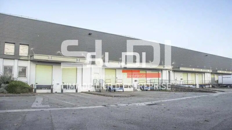 Local d’activités dans Vénissieux à louer - Photo de l’immeuble – Image 1 sur 6