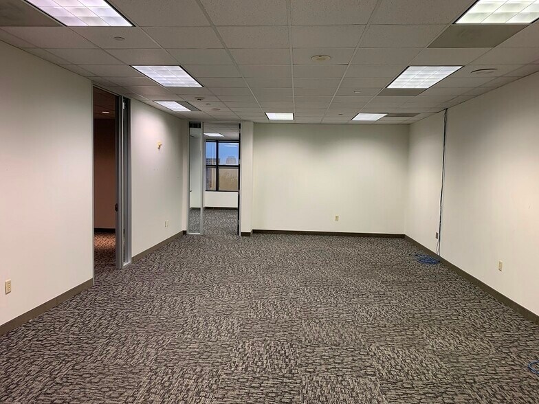 1755 Wittington Pl, Farmers Branch, TX à louer - Hall d’entrée – Image 3 sur 9