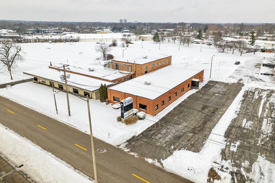 1316 E Empire St, Bloomington, IL à vendre - Photo de l’immeuble – Image 2 sur 19