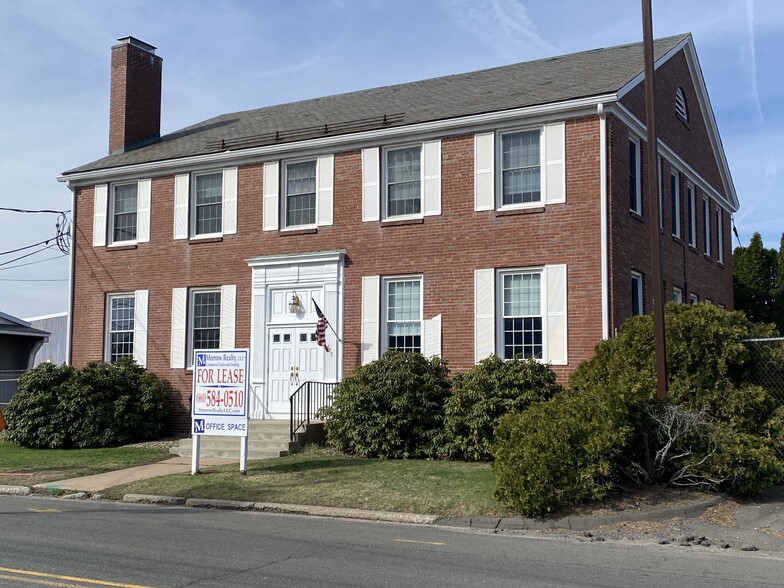 675 Oakwood Ave, West Hartford, CT à louer - Photo de l’immeuble – Image 1 sur 7