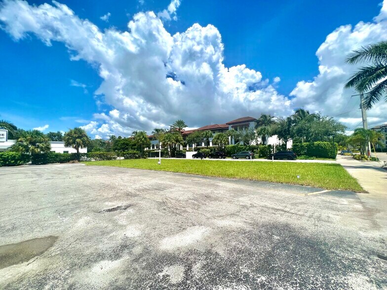 271 9th St S, Naples, FL à vendre - Photo de l’immeuble – Image 3 sur 3