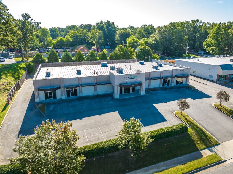 1288 Sycamore View Rd, Memphis, TN à vendre - Photo principale – Image 1 sur 32