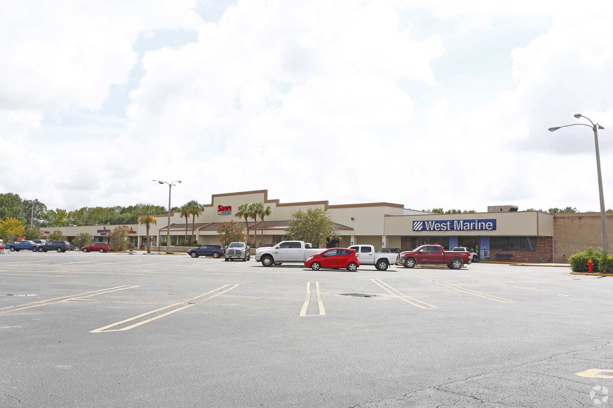 204-324 SE Highway 19, Crystal River, FL à louer Photo de l’immeuble– Image 1 sur 7