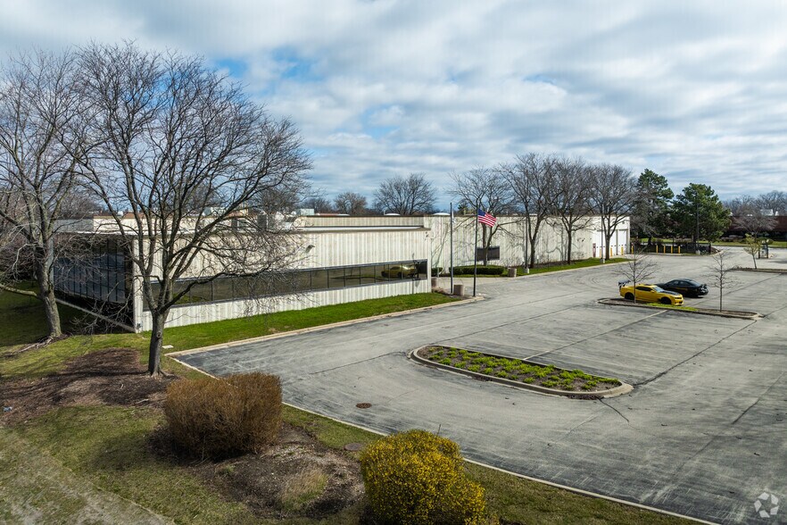 851 Feehanville Dr, Mount Prospect, IL à vendre - Photo de l’immeuble – Image 3 sur 5
