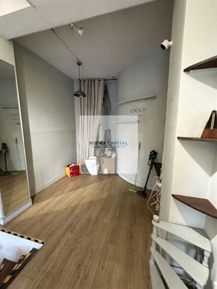 Local commercial dans Paris à louer - Photo de l’immeuble – Image 3 sur 7