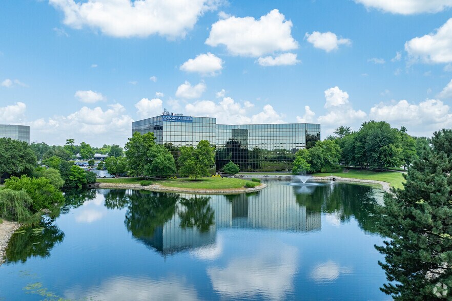 4555 Lake Forest Dr, Blue Ash, OH à louer - Photo de l’immeuble – Image 2 sur 20