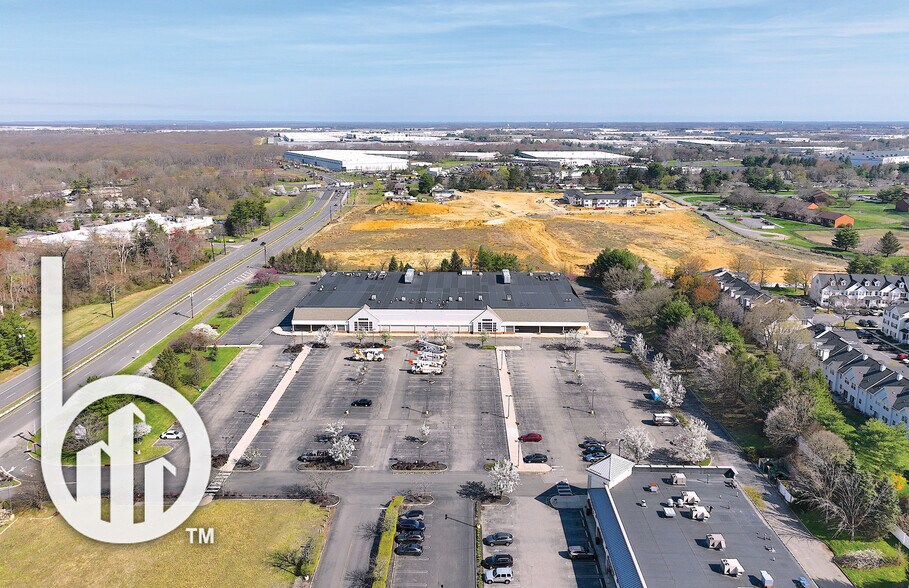 24 Summerfield Blvd, Dayton, NJ à louer - Photo de l’immeuble – Image 2 sur 18