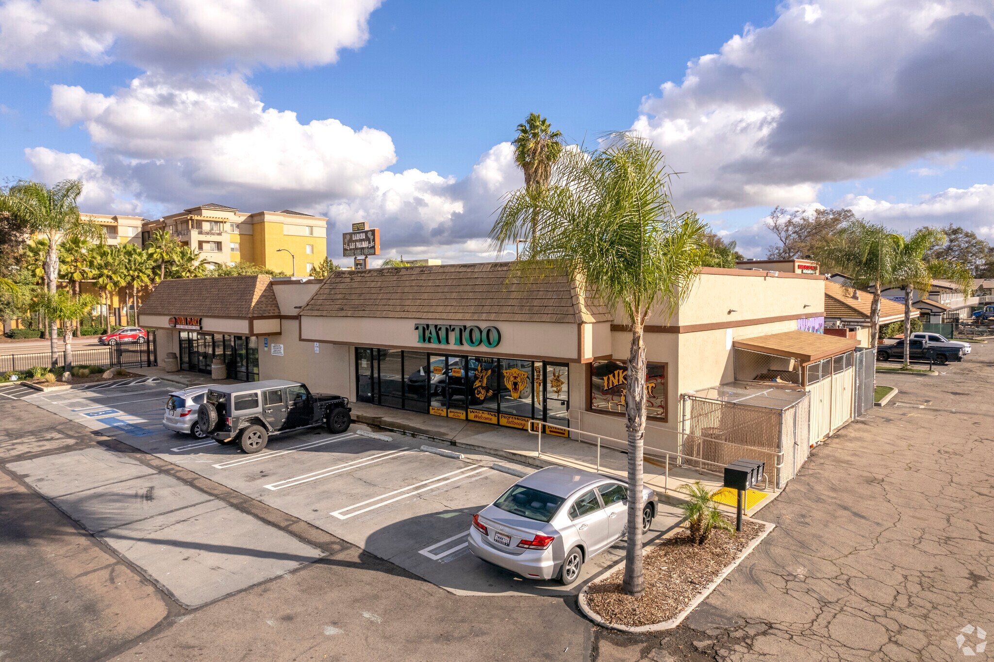 503-505 W Washington Ave, Escondido, CA à louer Photo de l’immeuble– Image 1 sur 4