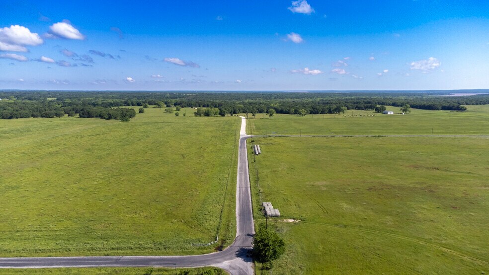 1761 Brooks Ln, Sadler, TX à vendre - Photo de l’immeuble – Image 3 sur 42