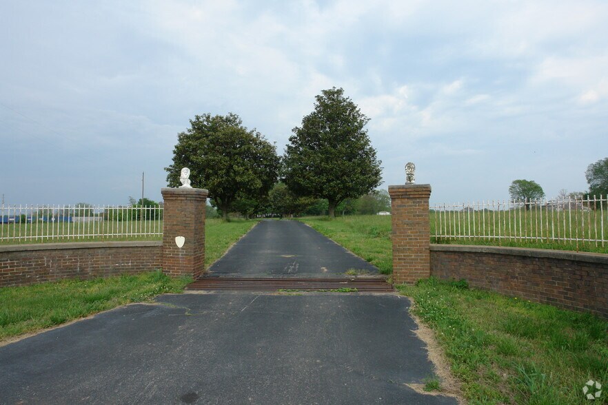 Nashville Hwy, Columbia, TN à louer - Photo de l’immeuble – Image 2 sur 3