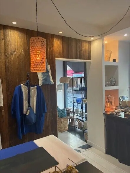 Local commercial dans Paris à louer - Photo de l’immeuble – Image 2 sur 5