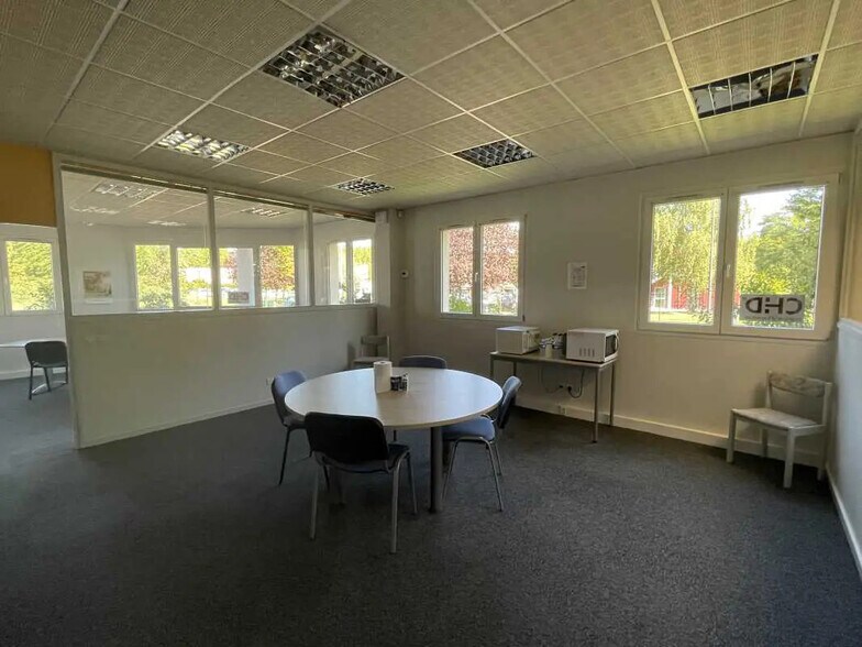 Bureau dans Beauvais à louer - Photo de l’immeuble – Image 3 sur 6