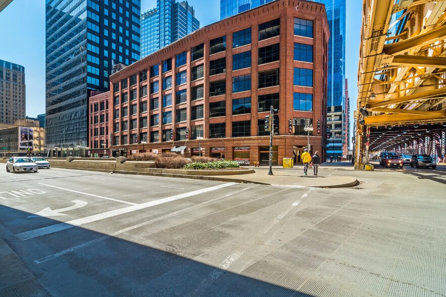 180 N Wacker Dr, Chicago, IL à vendre - Photo de l’immeuble – Image 3 sur 14