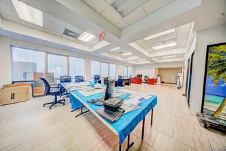 301 Arthur Godfrey Rd, Miami Beach, FL à louer Photo intérieure– Image 1 sur 8