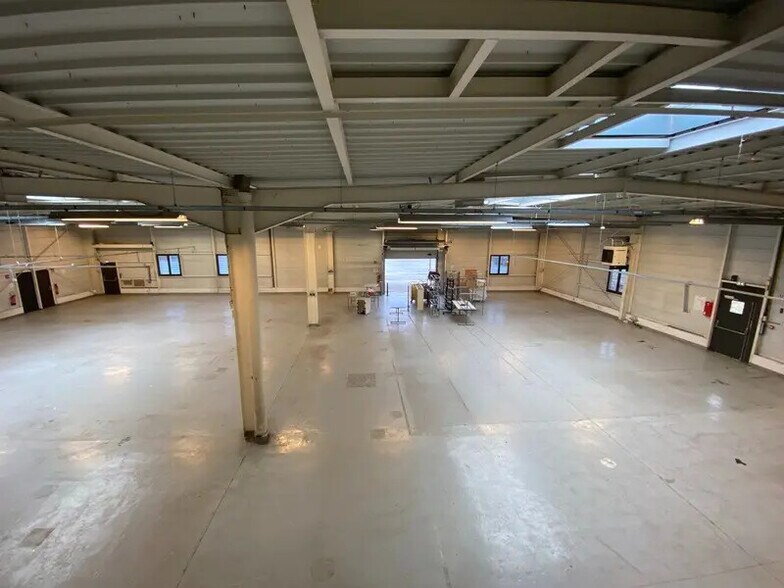 Industriel/Logistique dans Trappes à vendre - Photo de l’immeuble – Image 2 sur 6