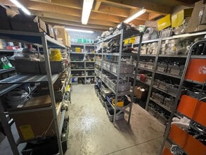 Local d'activités dans SAINT-OUEN-L'AUMONE à vendre Photo intérieure– Image 2 sur 11