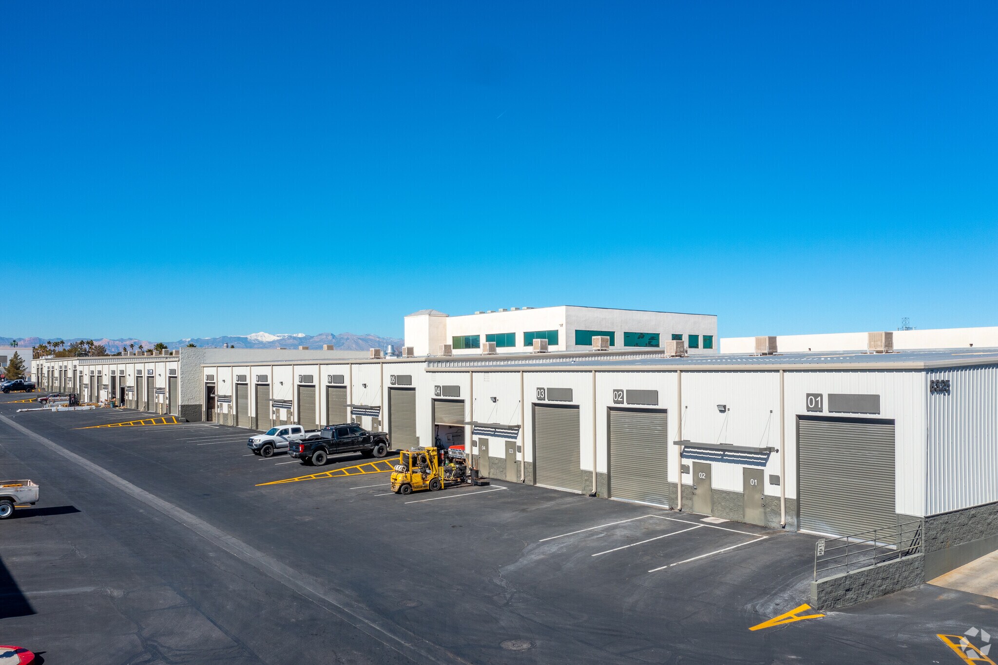 6325 S Pecos Rd, Las Vegas, NV à louer Photo principale– Image 1 sur 15