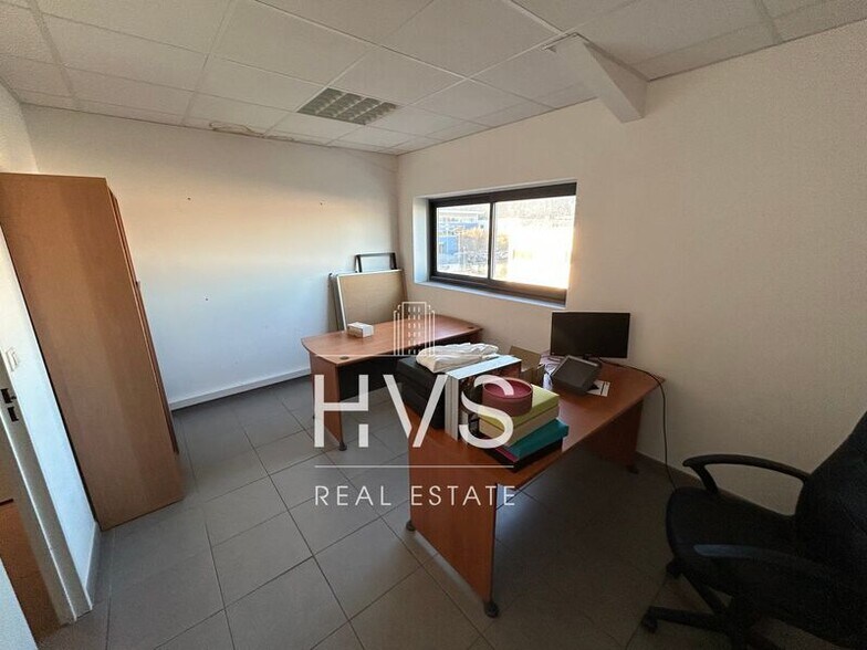 586 Avenue Des Chasseens, Gardanne à louer - Photo intérieure – Image 2 sur 8