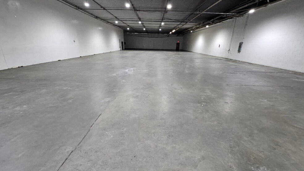 1100 E 16th St, Los Angeles, CA à louer - Photo de l’immeuble – Image 3 sur 16