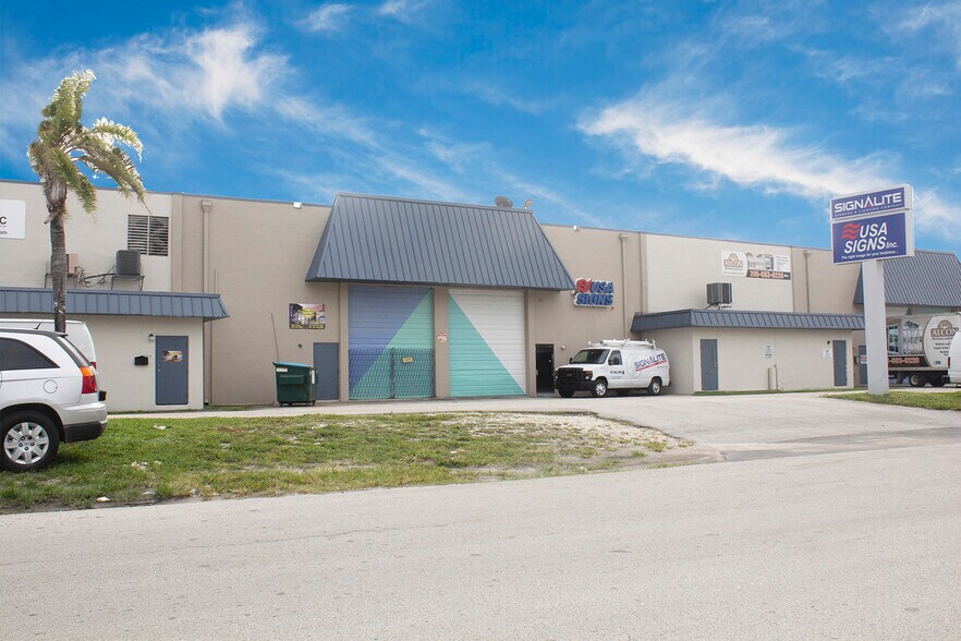 7301-7325 NW 46th St, Miami, FL à louer - Photo de l’immeuble – Image 2 sur 9