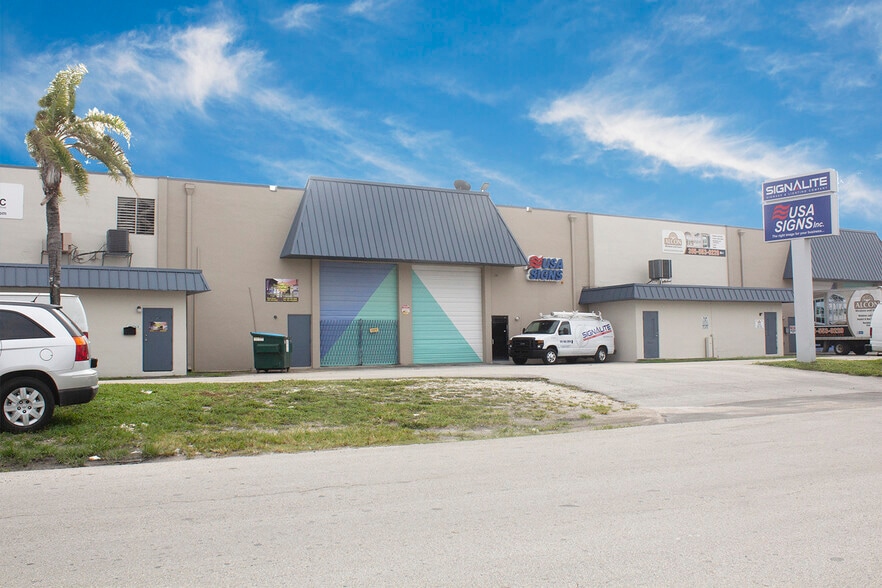 7301-7325 NW 46th St, Miami, FL à louer - Photo de l’immeuble – Image 3 sur 8