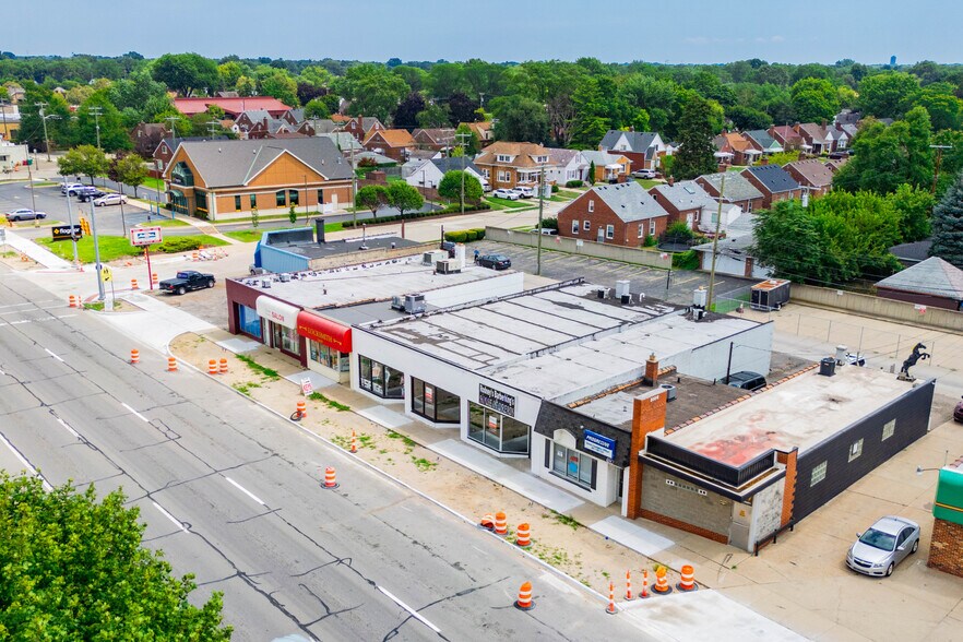 22220-22228 Gratiot Ave, Eastpointe, MI à louer - Photo de l’immeuble – Image 3 sur 15