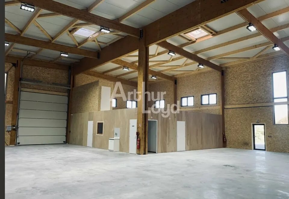 Local d’activités dans Allonzier-la-Caille à louer Photo principale– Image 1 sur 12