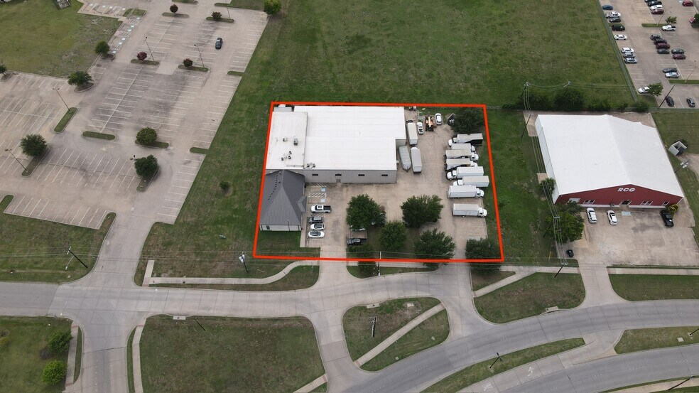 301 Country Club Rd, Garland, TX à vendre - Photo de l’immeuble – Image 3 sur 18