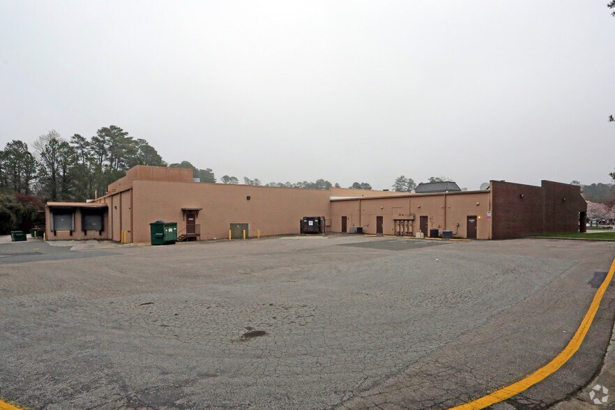 2420-2464 SW Cary Pky, Cary, NC à louer - Photo de l’immeuble – Image 3 sur 5