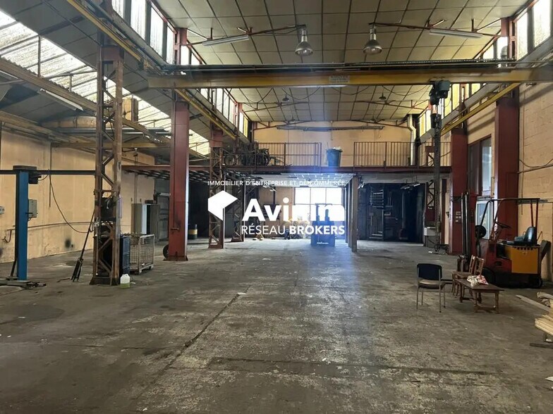 Local d’activités dans Décines-Charpieu à louer - Photo de l’immeuble – Image 2 sur 14