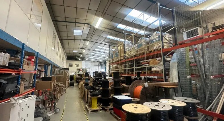 Local d’activités dans Chassieu à louer - Photo intérieure – Image 2 sur 6