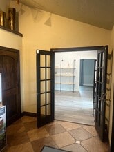 911 E MacArthur St, Shawnee, OK à louer Hall d’entrée– Image 1 sur 39