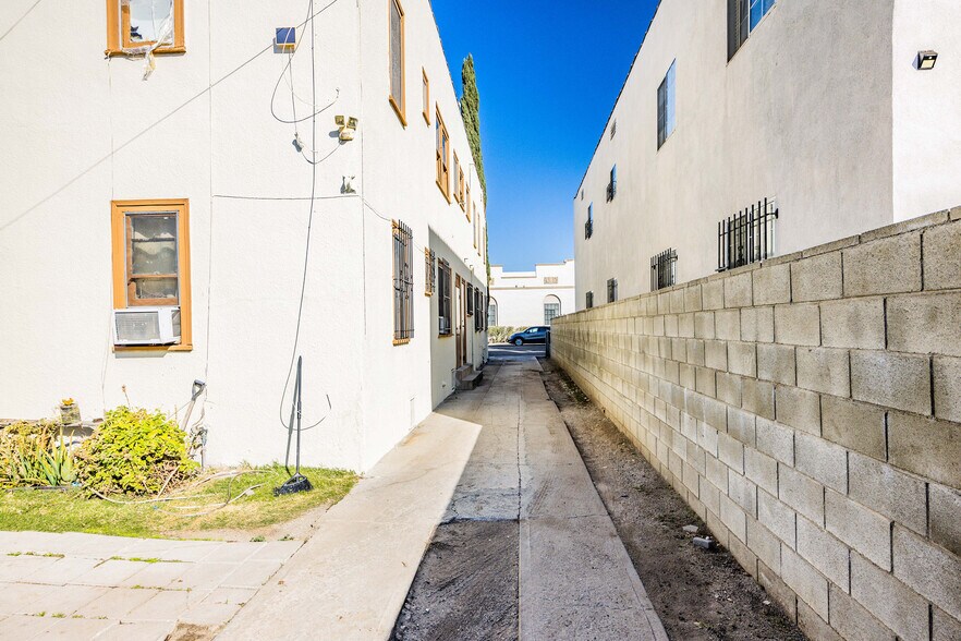 2752 W 15th St, Los Angeles, CA à vendre - Photo de l’immeuble – Image 3 sur 7